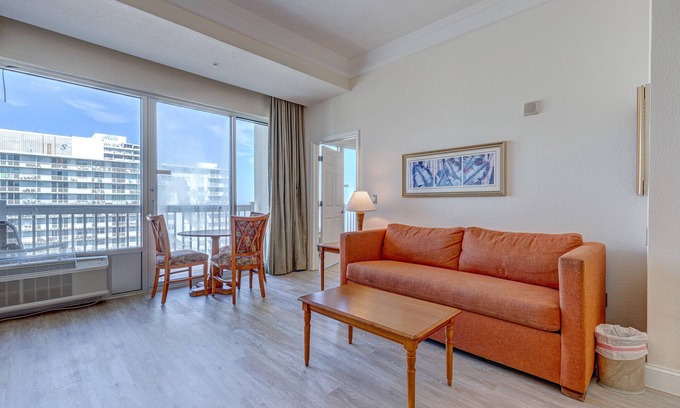 Ortona Park Hotel | Top-floor executive oceanfront suite with gym & fast WiFi