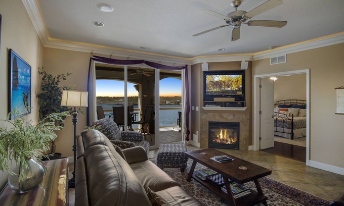 Osage Beach Condo | Top-Floor Lands End Luxury Condo - Elevator - Waterpark - Pool - Wi-Fi & More!