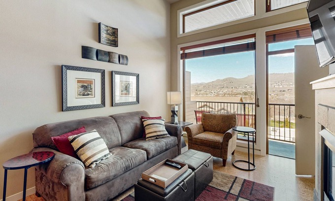 Chelan Condo | Top-floor penthouse condo with spectacular views - steps to lake/pool/hot tub