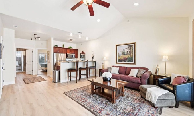Lake Delton Condo | Top Floor Retreat at Delton Grand