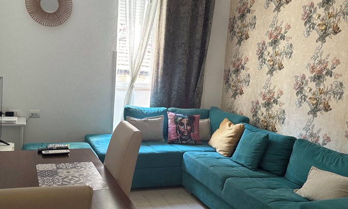 Tirana Apartment | Top Location! Modern 1-bedroom apartment in vibrant Tirana with WiFi & AC