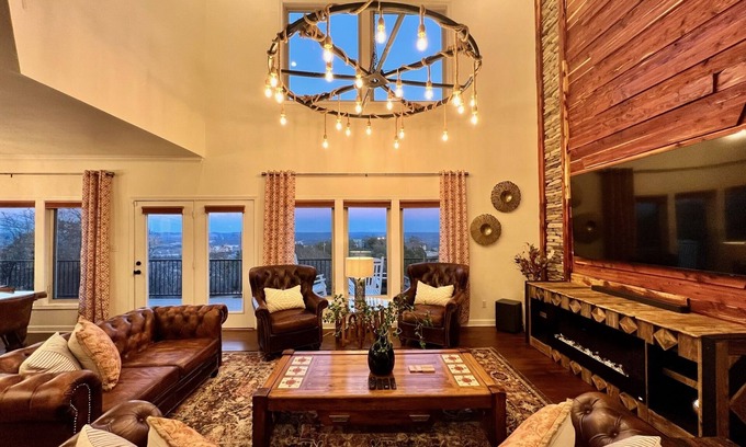 Mid America House | Top of the Mountain Escape