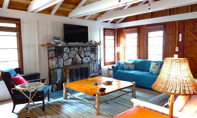 Rapid City Cottage | TORCH LAKE COTTAGE - ENJOY SUMMER ON BEAUTIFUL TORCH LAKE