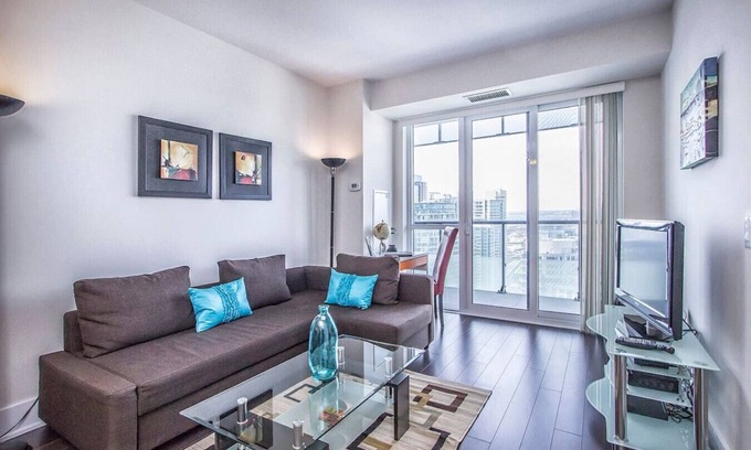 Toronto Entertainment District Apartment | Toronto - 300 Front 1B