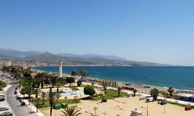 Torre del Mar Apartment | Torre del Mar Beach Apartment with Pool, A/C, Near Golf and Port - 2 Bedrooms