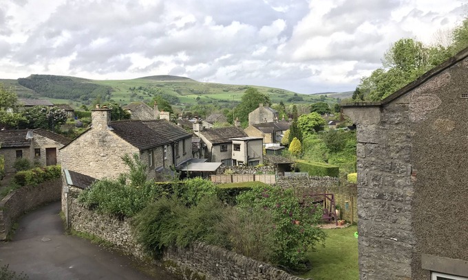 Castleton Cottage | Torside Holiday Cottage in Stunning Peak Cavern Gorge, Castleton