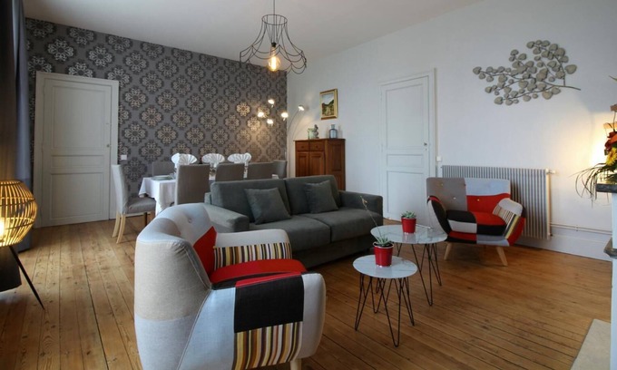 Laroque House | Tour du Château Laroque Dubos