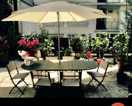 Faubourg Saint-Germain Apartment | Tour Eiffel - Grand deux pièces avec terrasse