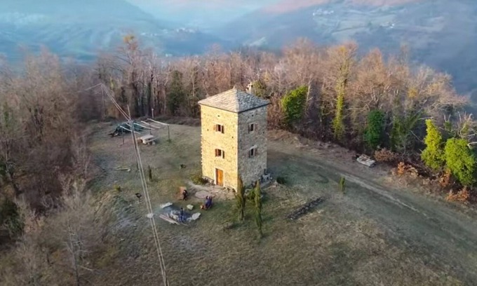 Polinago Apartment | Tower house Gombola