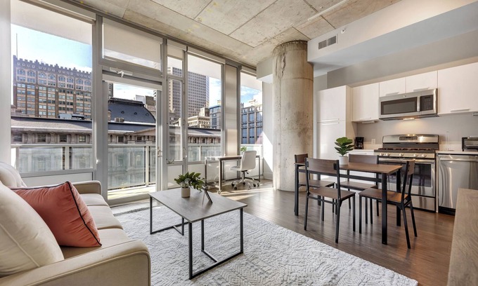 Downtown St. Louis Apartment | Towers at Opop 703 Spacios and Cozy 1 bd 1 b