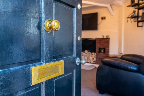Shrewsbury House | Town Centre Cottage 3 Bedroom inc Parking (1 car)
