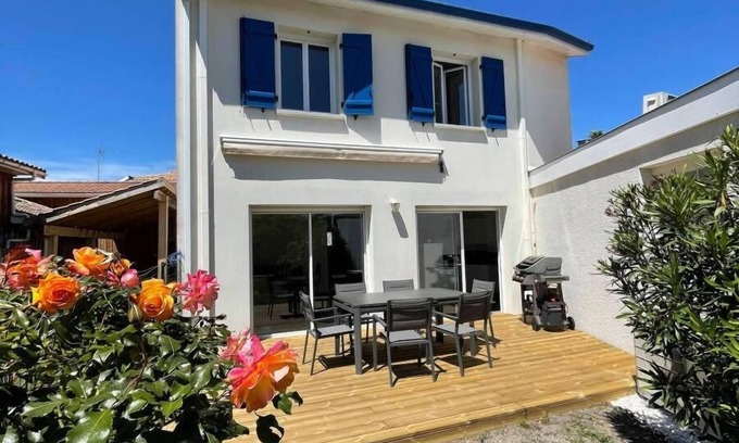 La Teste-de-Buch House | Town house with small garden near Arcachon and Velodyssée