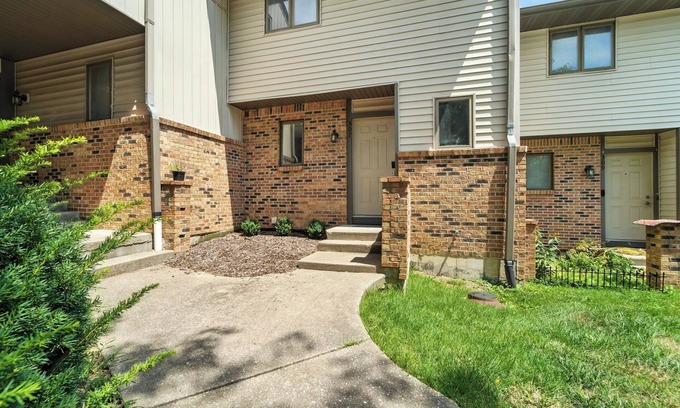 Columbia House | Townhome Mins to Hospitals*District*Mizzou*Parks