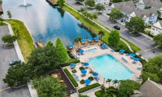 Venetian Bay Villages House | Townhome near Disney! Gated complex, 3 pools, hot tub, Playstation 5 w/gamesnnn
