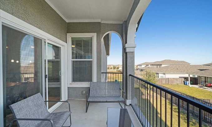 McNeil Apartment | Townhome W a pool in North Austin 7351