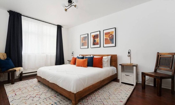 Ville-Marie Apartment | TOWNHOUSE 106 Montreal