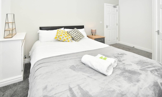 Crewe House | Townhouse@ 147 Westminster -Double room-Ensuite