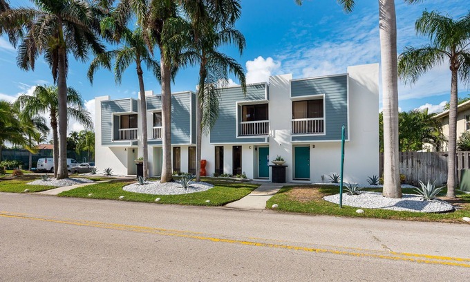 Palm Beach Shores House | Townhouse at Palm Beach Shores Azul