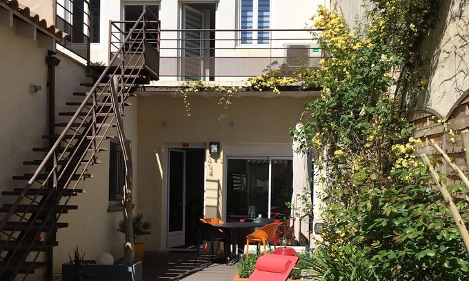 Quartier Administrations House | Townhouse in contemporary decor with beautiful exteriors, downtown