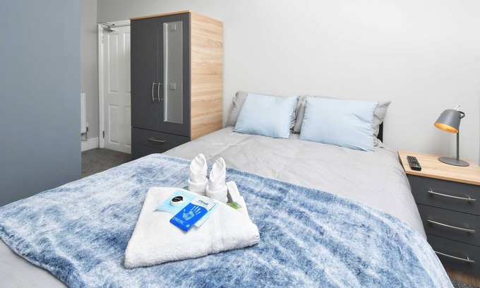 Crewe House | Townhouse @ Lawton Street Crewe - Entire 4 Bedroom House