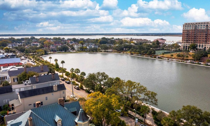 South of Broad House | Townhouse on Colonial Lake, Near the Battery, King Street, and Marinas