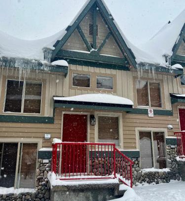 Big White Ski Resort Ski Chalet | Townhouse, Ski in Ski out