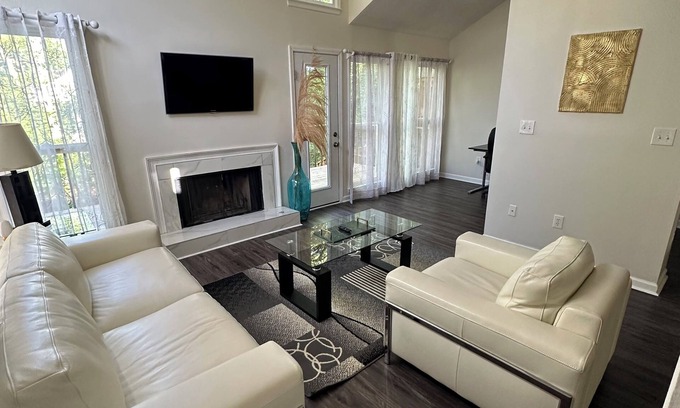 Marietta House | Townnhome on a hill in Marietta, with WiFi, CLOSE TO BRAVES STADIUM