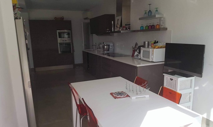 Castelnau-le-Lez House | Très Belle Villa Avec Grande Piscine de 12x6 sur 2200 m2. La Campagne en Ville