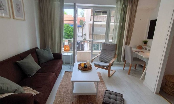 Juan-les-Pins Apartment | Très Grand Studio 41m2, Juan-les-pins, 200m des Plages, Tout à Proximité! Idéal!
