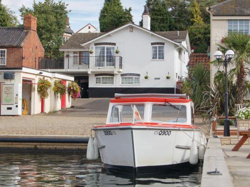 Horning House | Tracara Cottages