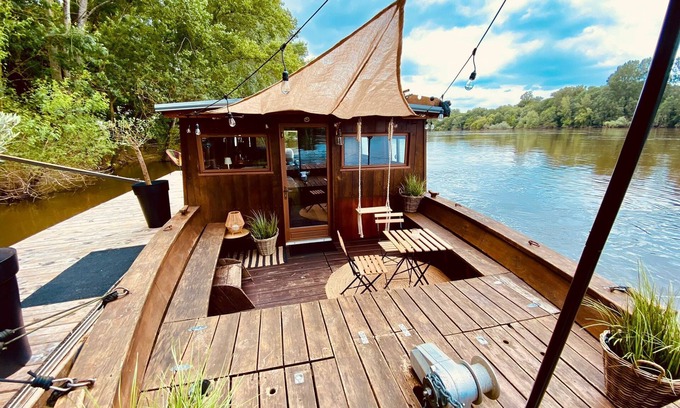 Saint-Jean-de-la-Croix House | Traditional Loire boat, near Angers