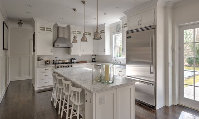 Sagaponack House | Traditional house, open floor and spacious living, formal dining room,.