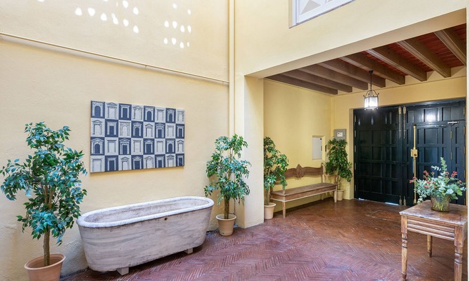 San Bernardo House | Traditional Sevillian House 6 BD and private terrace. Campamento