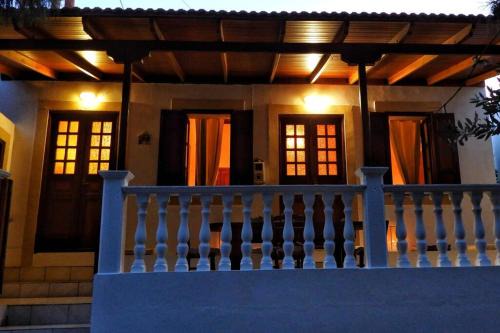 Halki Apartment | Traditional Villa Efterpi