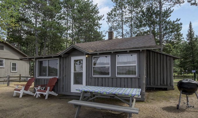 St Germain Cabin | Traditional water's edge cabin with A/C , dishwasher, Kayaks & SUP Boards