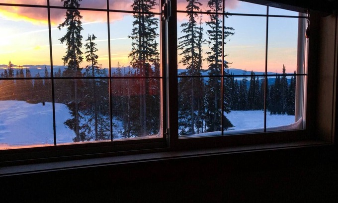 Big White Ski Resort House | Trailside Escape Chalet - Private Hot Tub - 4 bedroom, 10 beds, 3 bathroom