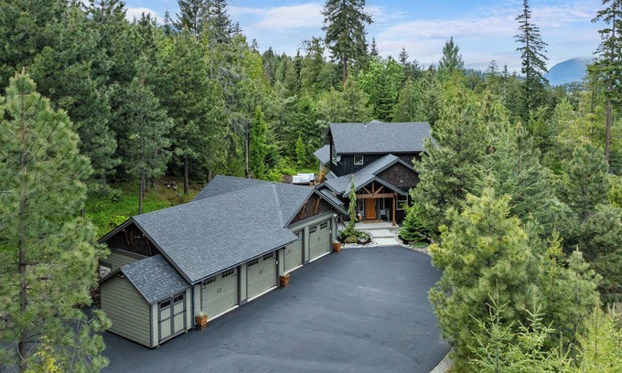 Cle Elum House | Trailside Retreat - Hot Tub, Scenic Views, Secluded