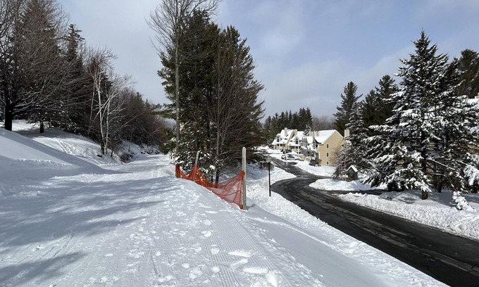 West Dover House | Trailside Ski In and Out Townhome