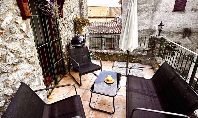 Scalea Apartment | TraMonti e Mare - relax in the historic center just a stone's throw from the sea