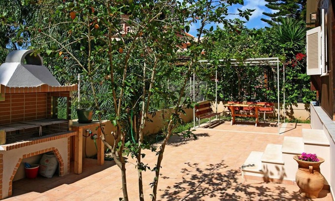 Daratsos House | Tranquil 3-bed seaside cottage