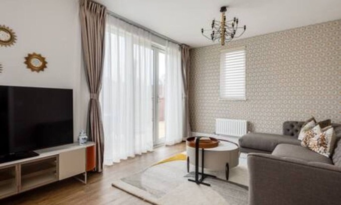 Oxford House | Tranquil 4-Bed Oasis Modern & Chic