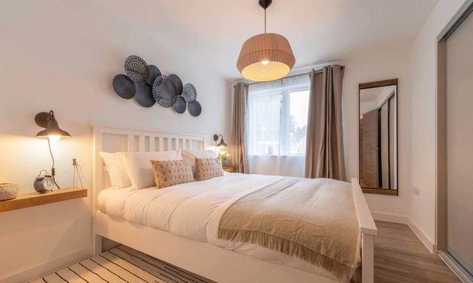 Stroud Apartment | Tranquil Cotswolds Retreat: Stylish 1-Bed