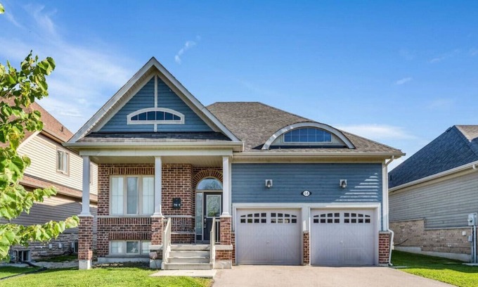 Collingwood House | Tranquil Elegance: Warm 3BR Retreat w/ Deck & BBQ