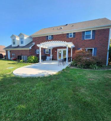 Indianapolis House | Tranquil Escape on 1 Acre Near Eagle Creek