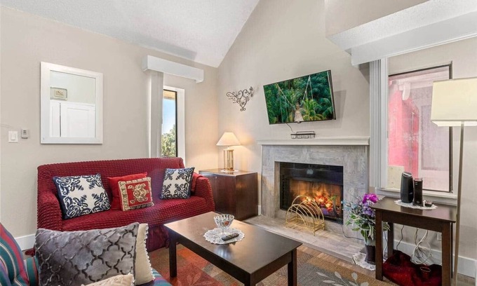 Florida Central Atlantic Coast Apartment | Tranquil Haven 2Bd2B 10 min to Disney Orlando FL.