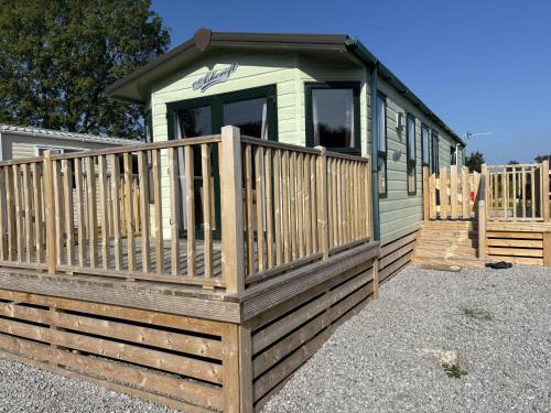 Wesham House | Tranquil Lodge 2 Bed Sleeps 4 Free Parking