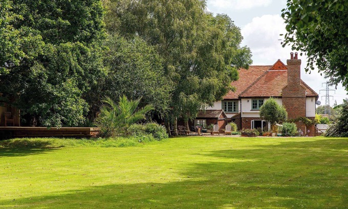 Chichester House | Tranquil Luxe in Country Cottage