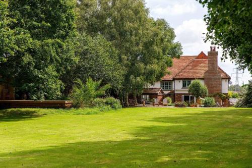 Chichester House | Tranquil Luxe in Country Cottage