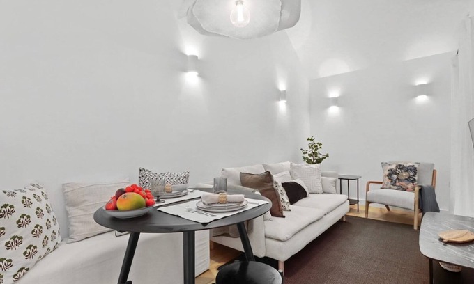 Eastbourne City Centre House | Tranquil Oasis Luxe 1-Bed Mews Retreat