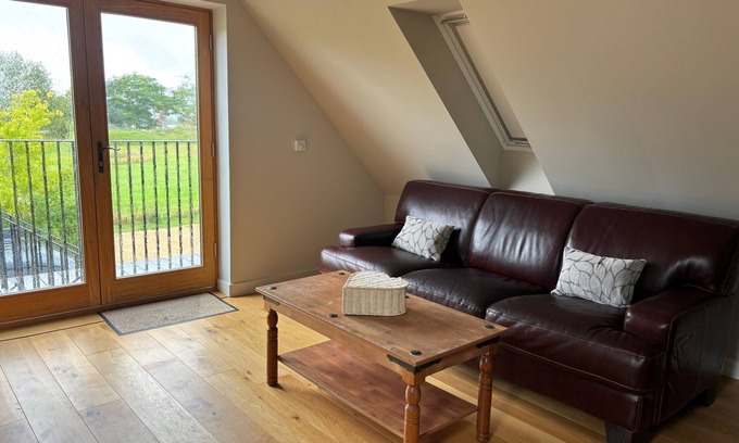 Bulmer Apartment | Tranquil Pond View Loft Retreat in Sudbury